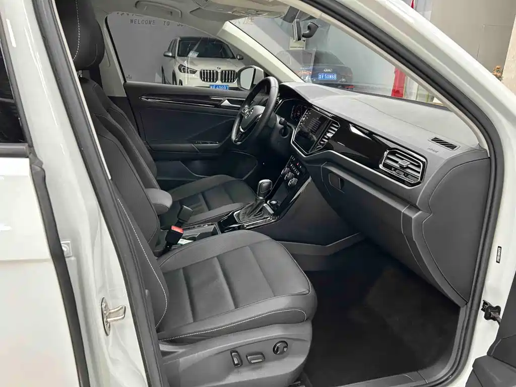 Volkswagen T-Roc 2022 — фото 13