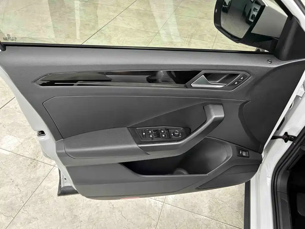 Volkswagen T-Roc 2022 — фото 10