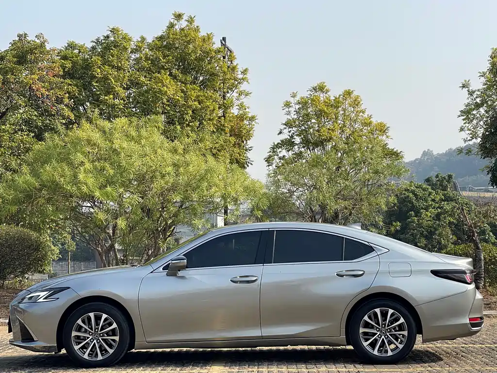 Lexus ES 2025 — фото 19