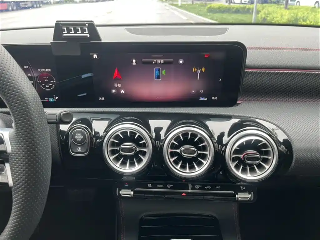 Mercedes-Benz A-Class 2024 — фото 16