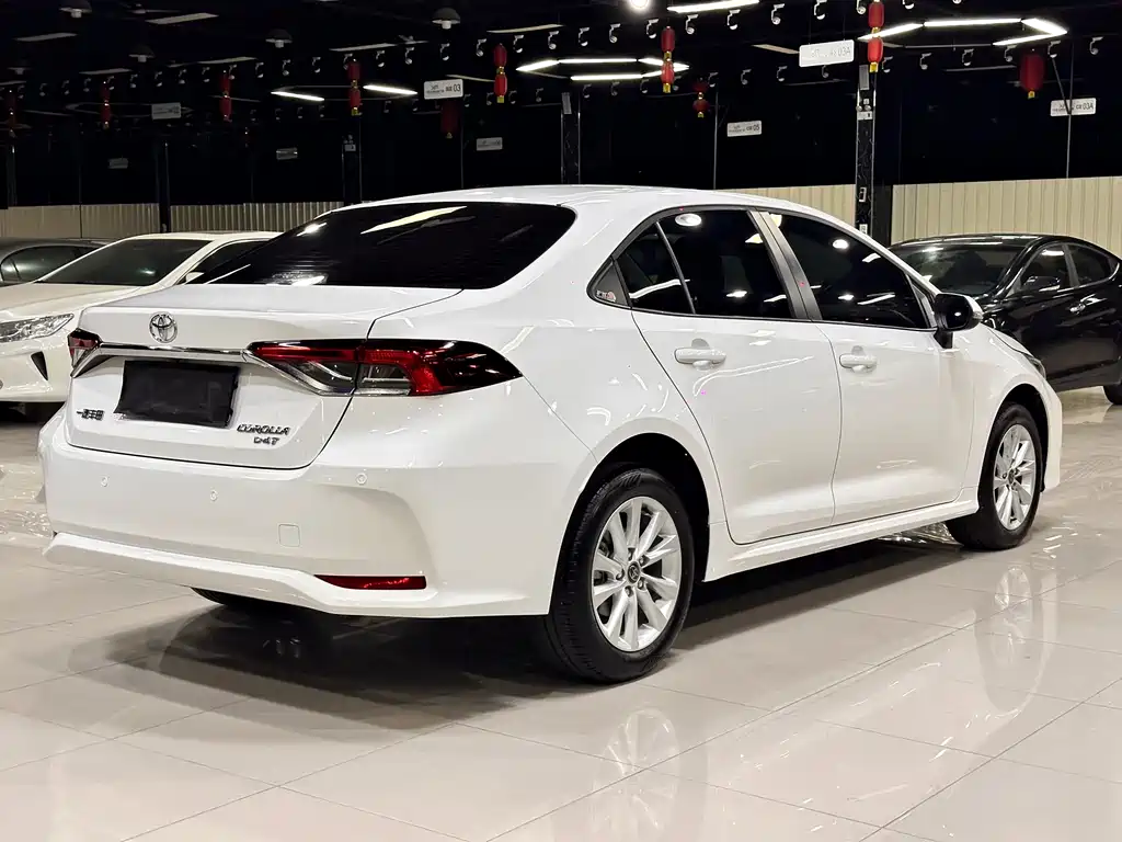Toyota Corolla 2023 — фото 11