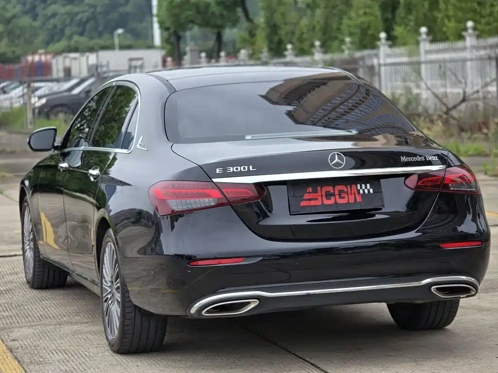 Mercedes-Benz E-Class 2021 — фото 20