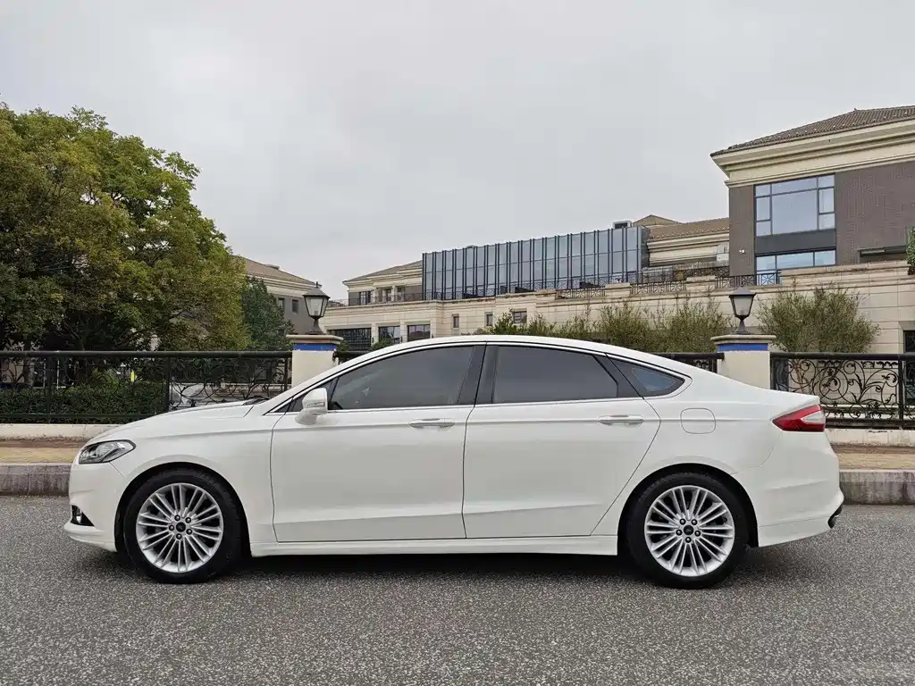 Ford Mondeo 2014 — фото 4