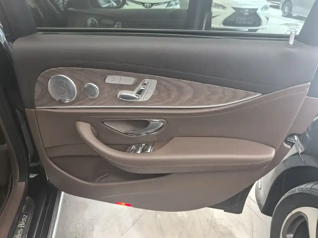 Mercedes-Benz E-Class 2019 — фото 17
