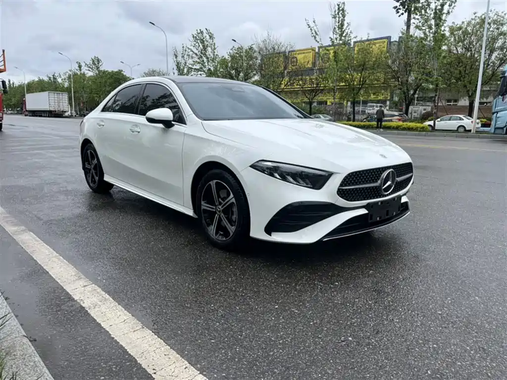 Mercedes-Benz A-Class 2024 — фото 11