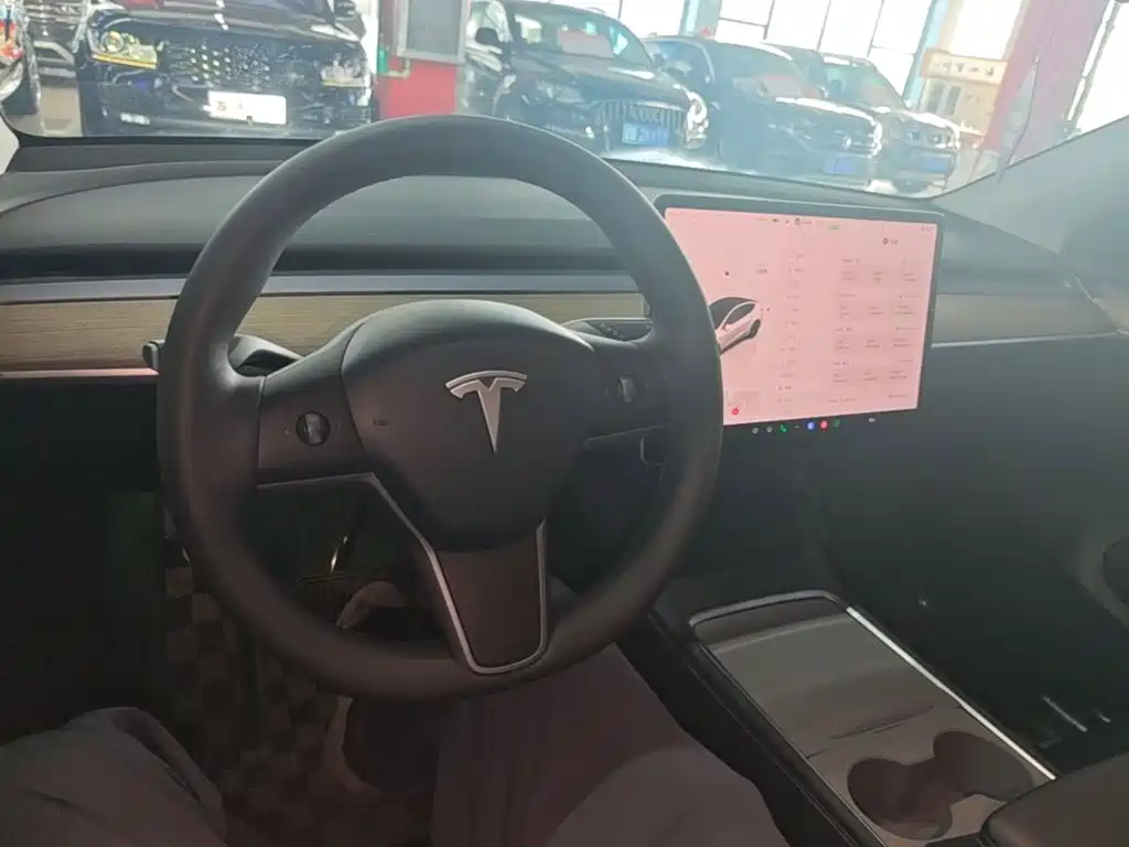 Tesla Model Y 2022 — фото 10