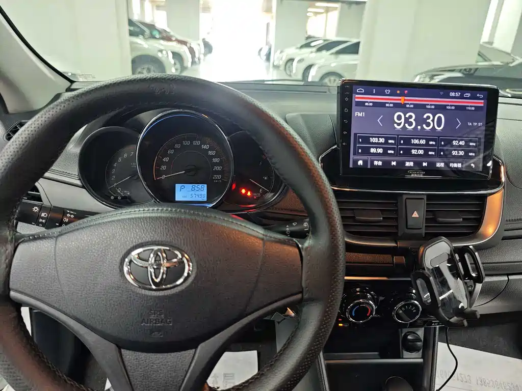Toyota Yaris L 2021 — фото 11