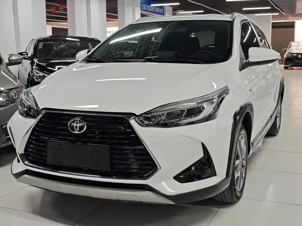 Toyota Yaris L 2021 — фото 1