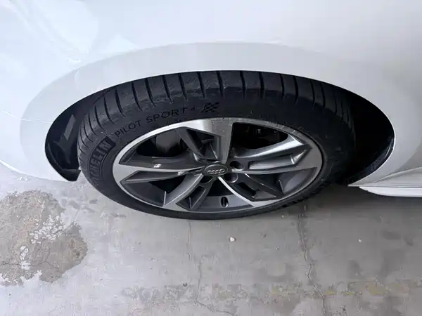 Audi A4L 2018
