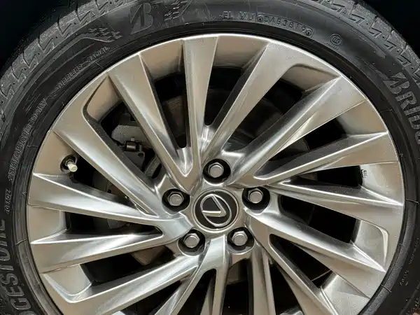 Lexus ES 2019