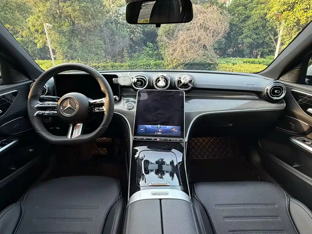 Mercedes-Benz C-Class 2023 — фото 4