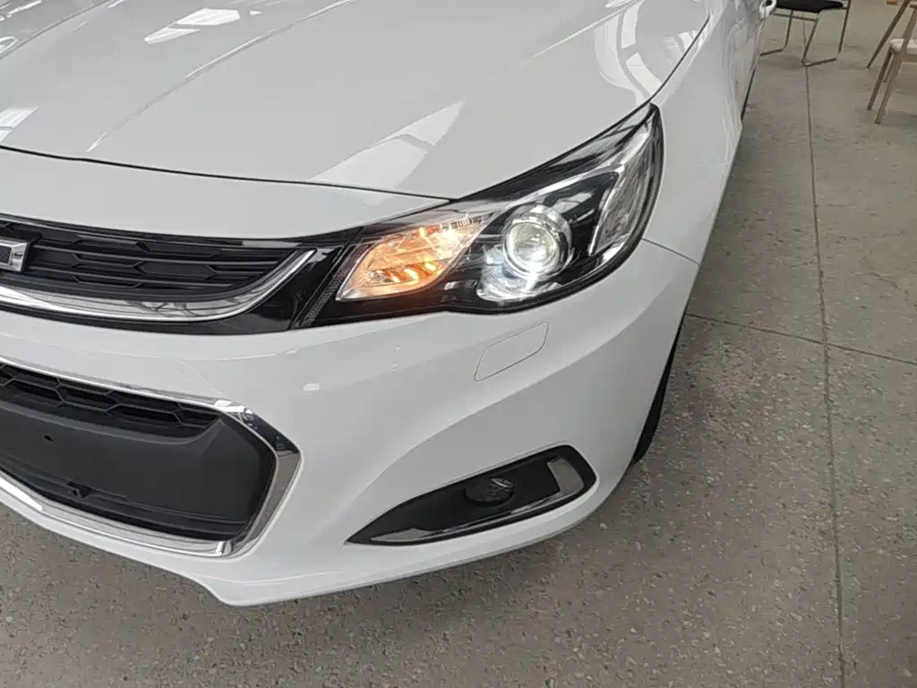 Chevrolet Malibu 2018 — фото 24
