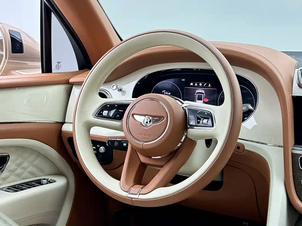Bentley Bentayga 2023 — фото 7