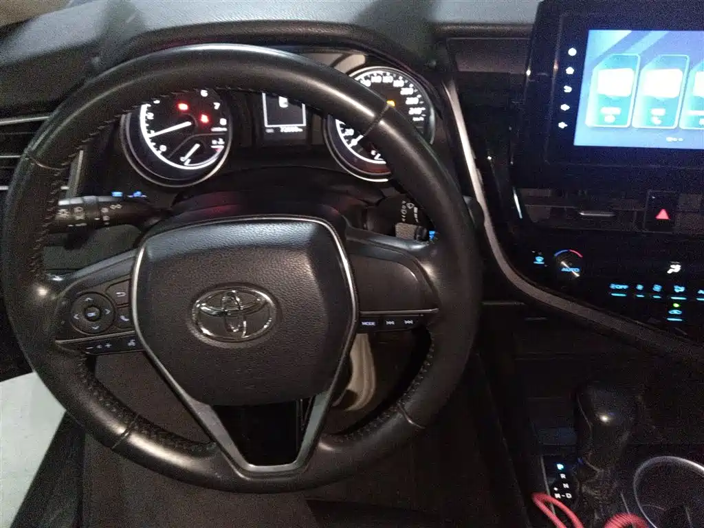 Toyota Camry 2023 — фото 11