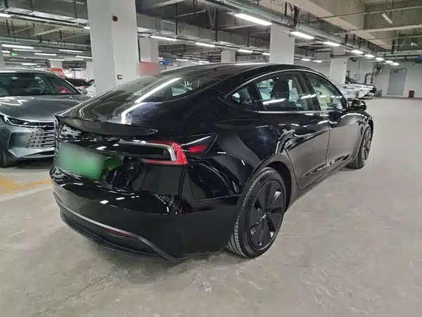 Tesla Model 3 2024