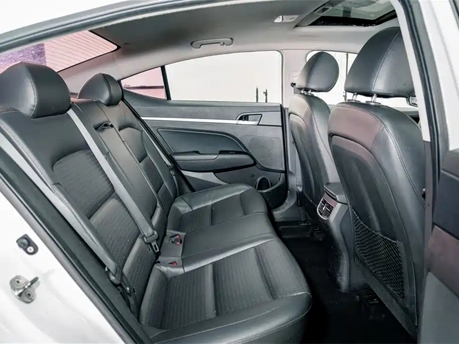 Hyundai Elantra 2018 — фото 20