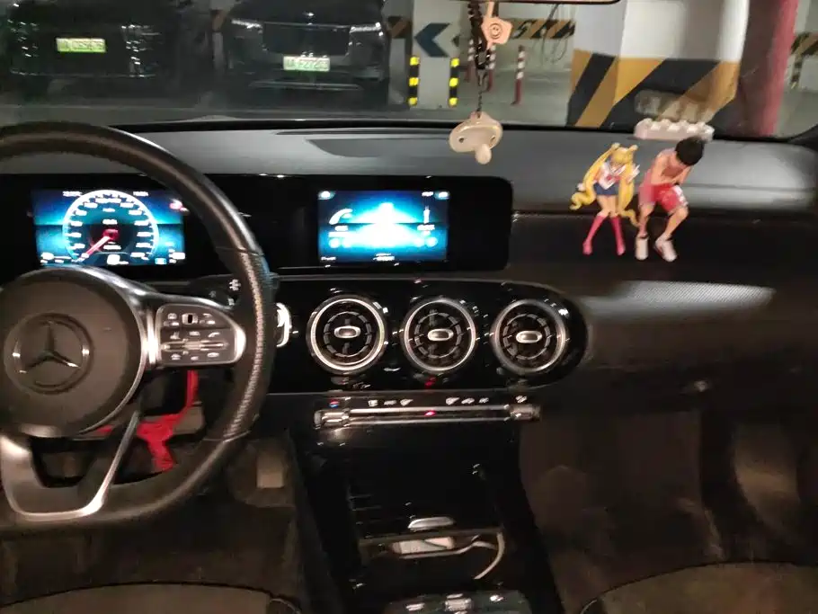 Mercedes-Benz A-Class 2019 — фото 12