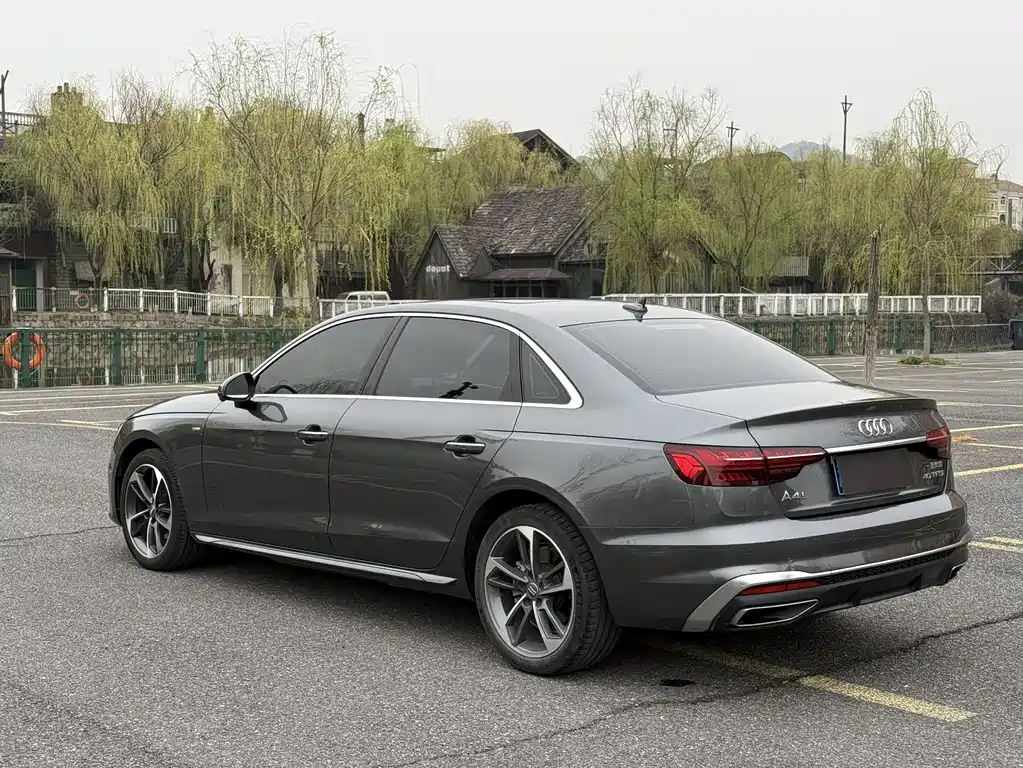 Audi A4L 2021 — фото 10