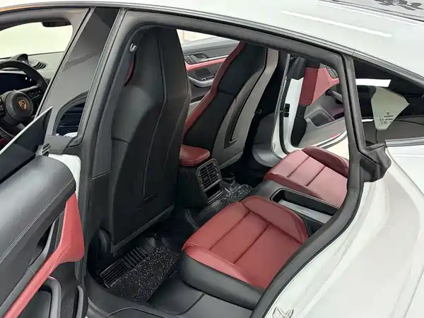 Porsche Taycan 2021