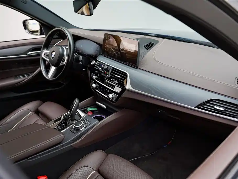 BMW 5 Series 2022 — фото 14