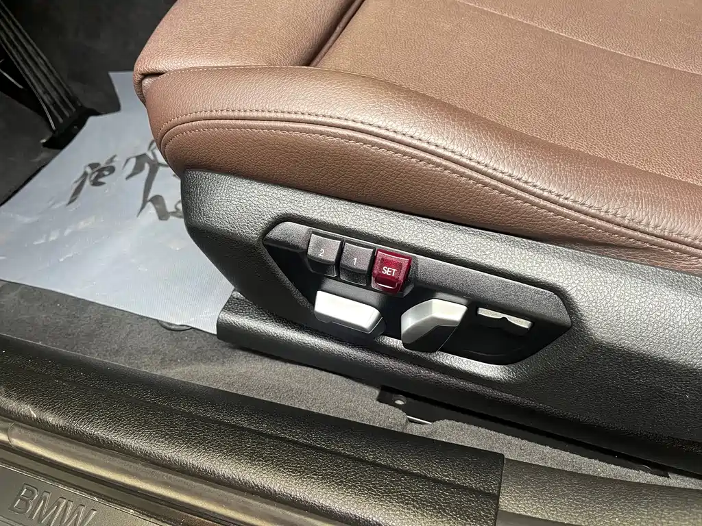 BMW 3 Series 2018 — фото 11
