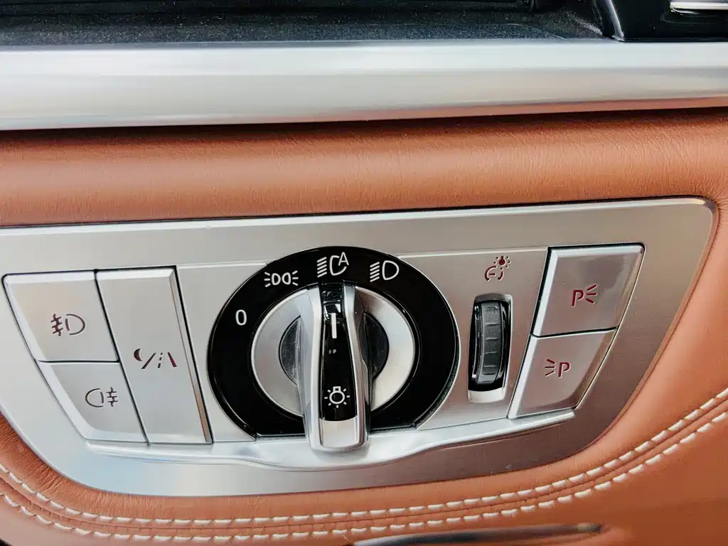 BMW 7 Series 2017 — фото 13