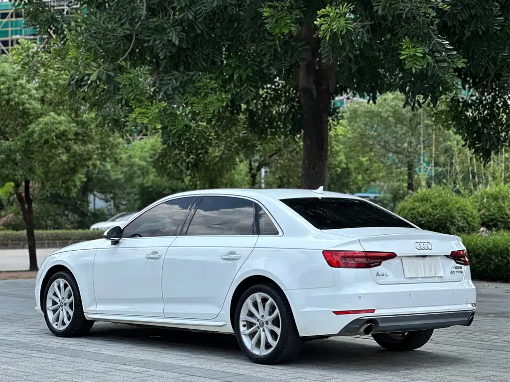 Audi A4L 2017 — фото 15