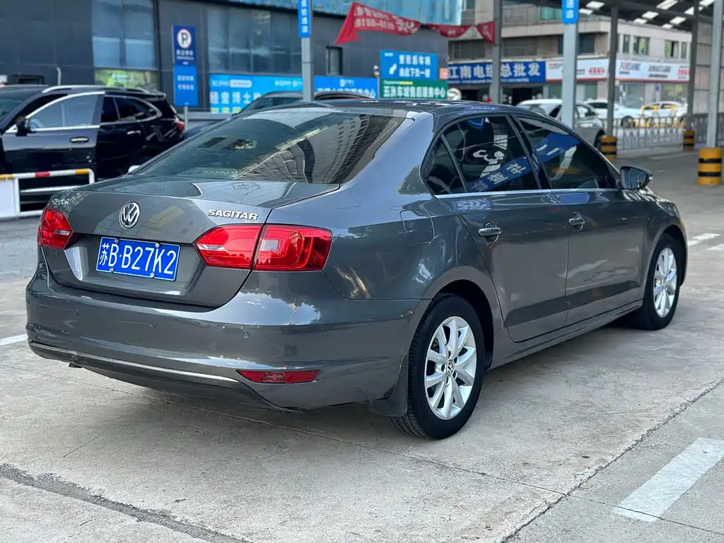Volkswagen Sagitar 2012