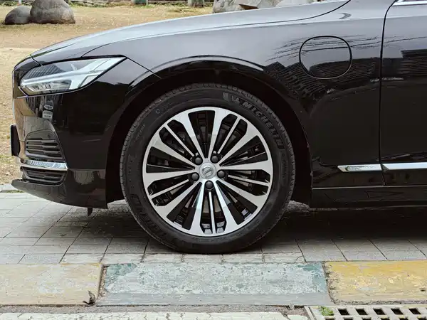 Volvo S90 Plug-In Hybrid 2023