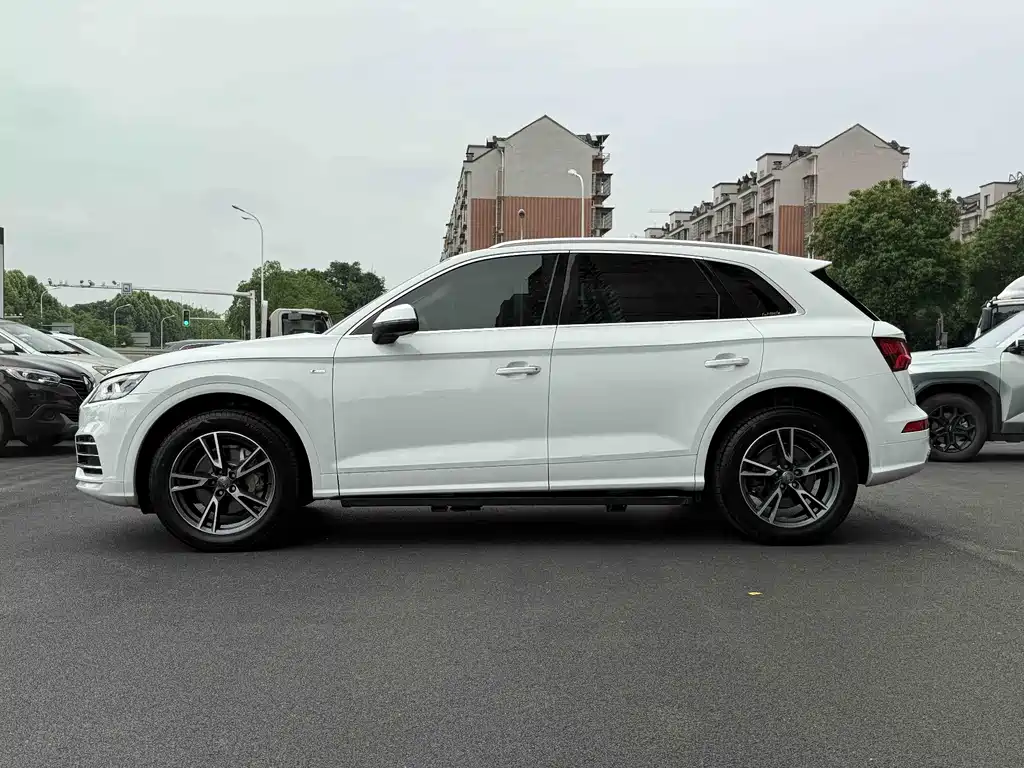 Audi Q5L 2019 — фото 12