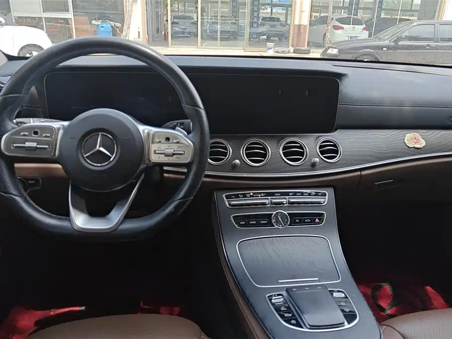 Mercedes-Benz E-Class 2019 — фото 12