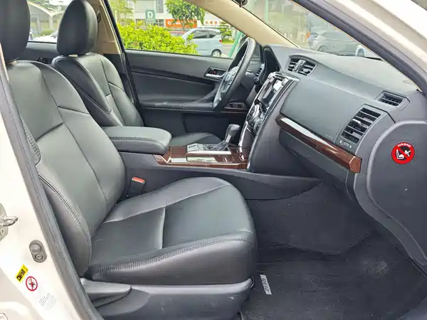 Toyota Reiz 2013