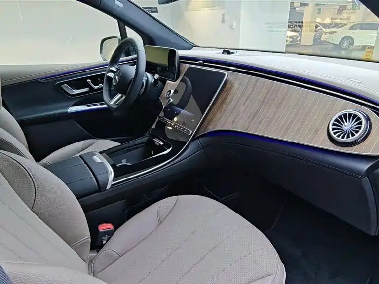 Mercedes-Benz EQE SUV 2025 — фото 15