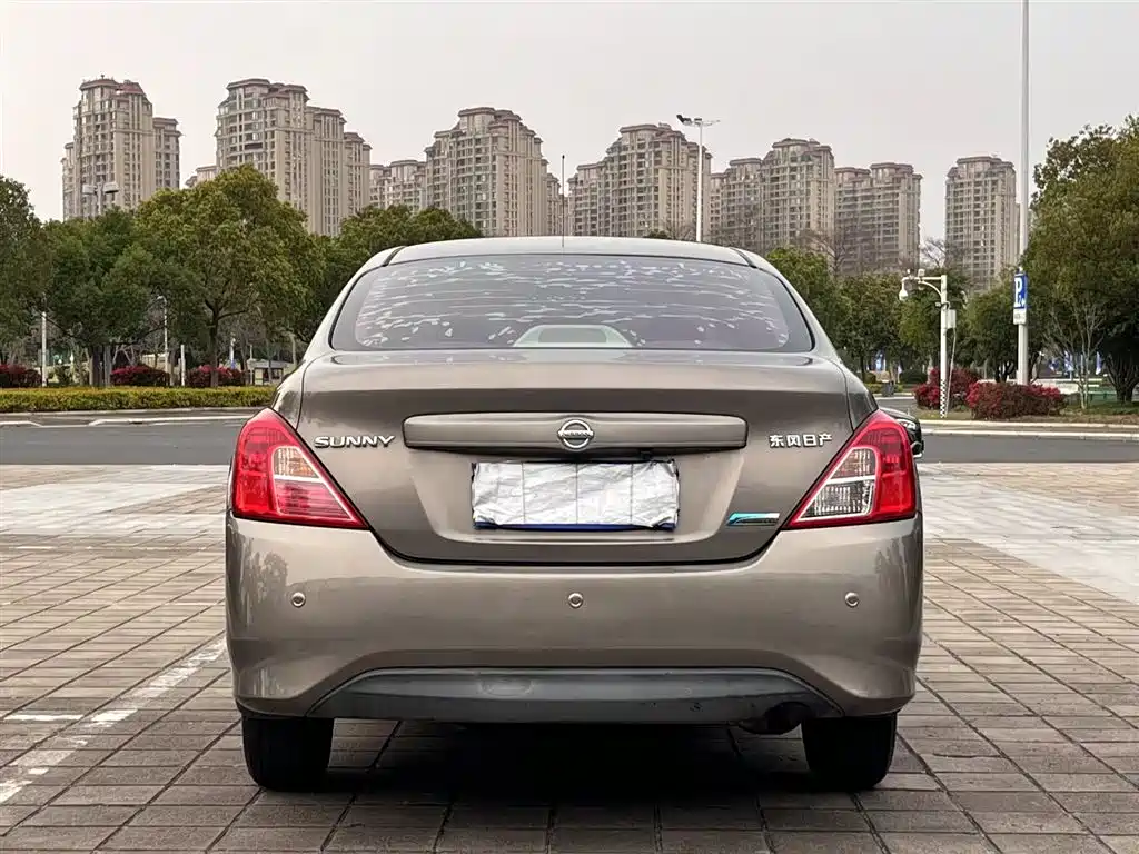 Nissan Sunny 2015 — фото 11