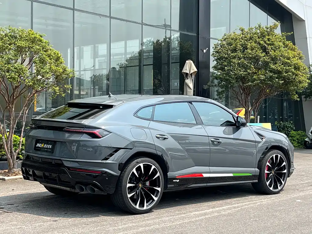 Lamborghini Urus 2024 — фото 12