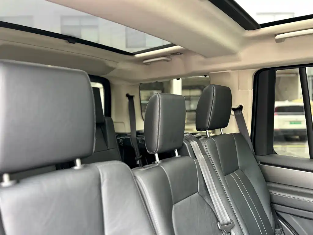 Land Rover Discovery 2011 — фото 29