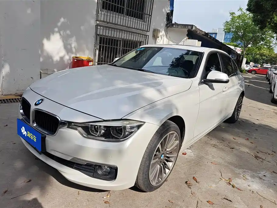 BMW 3 Series 2018 — фото 1