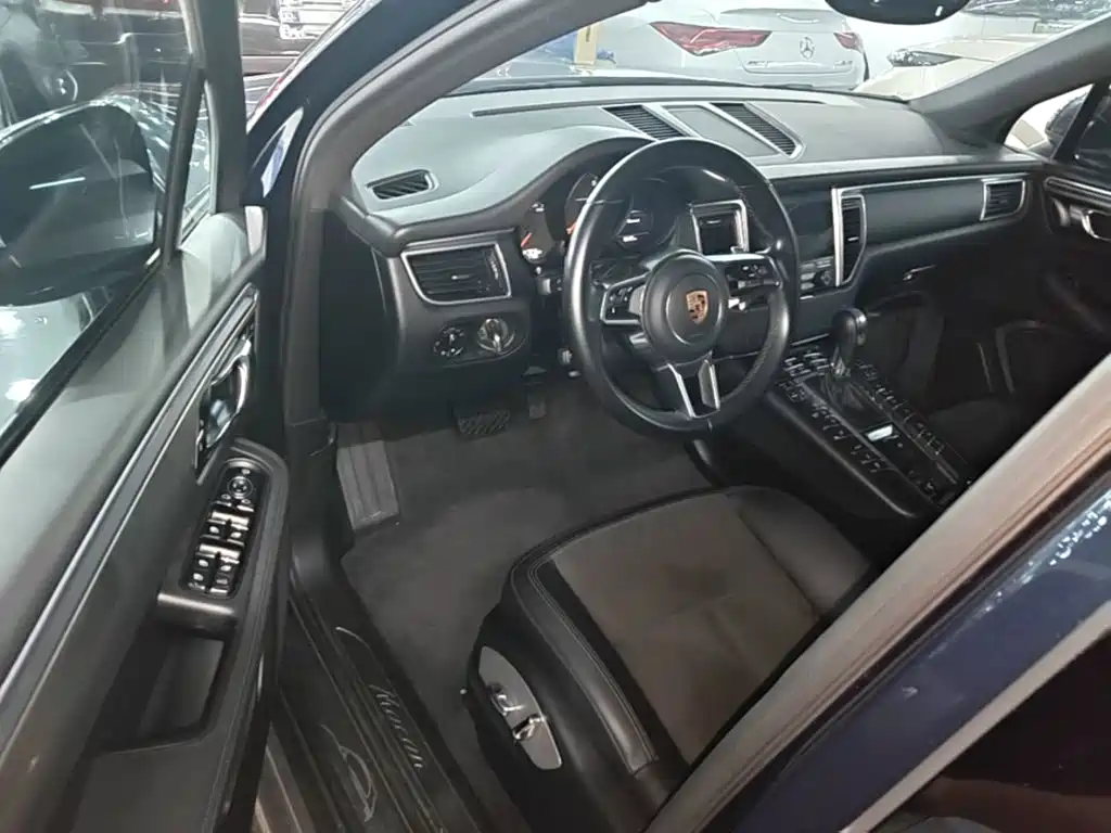 Porsche Macan 2018 — фото 16