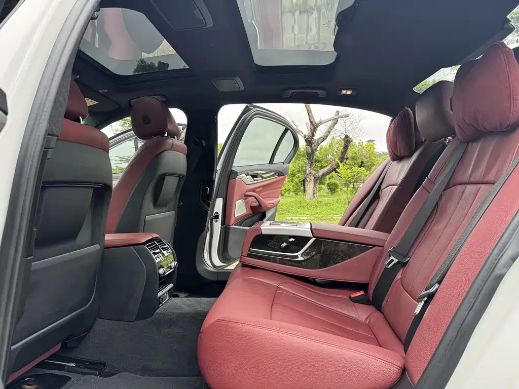 BMW 5 Series 2018 — фото 14