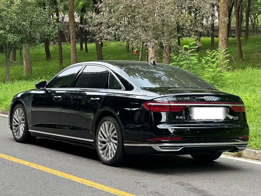 Audi A8 2022 — фото 3
