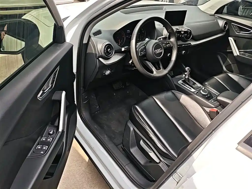 Audi Q2L 2021 — фото 15