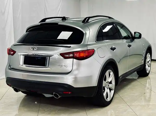Infiniti QX70 2015