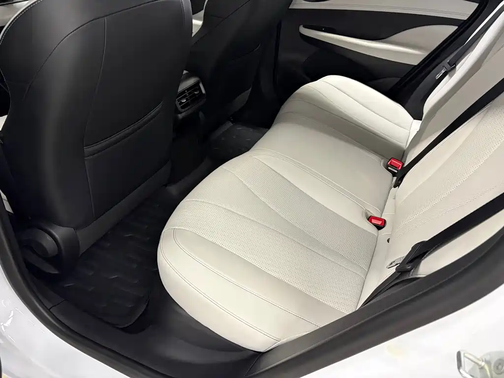 BYD Seal 05 DM-i 2025 — фото 9