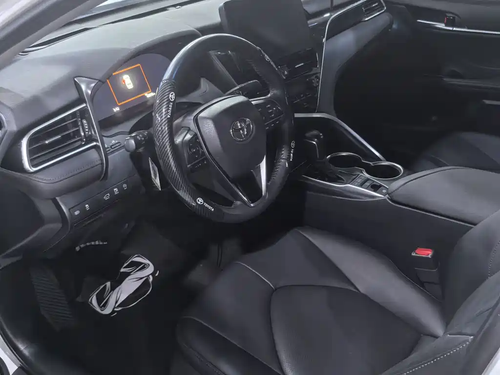 Toyota Camry 2023 — фото 6