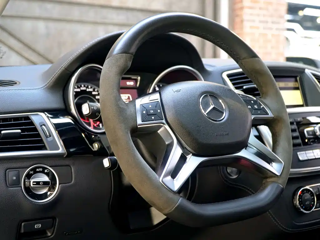 Mercedes-Benz M-Class AMG 2014 — фото 17