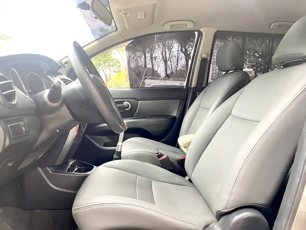 Nissan Livina 2015 — фото 13