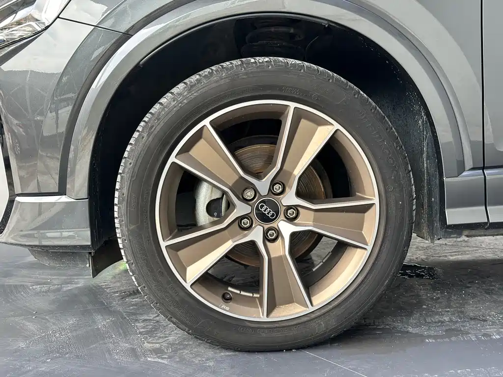 Audi Q2L 2022 — фото 16