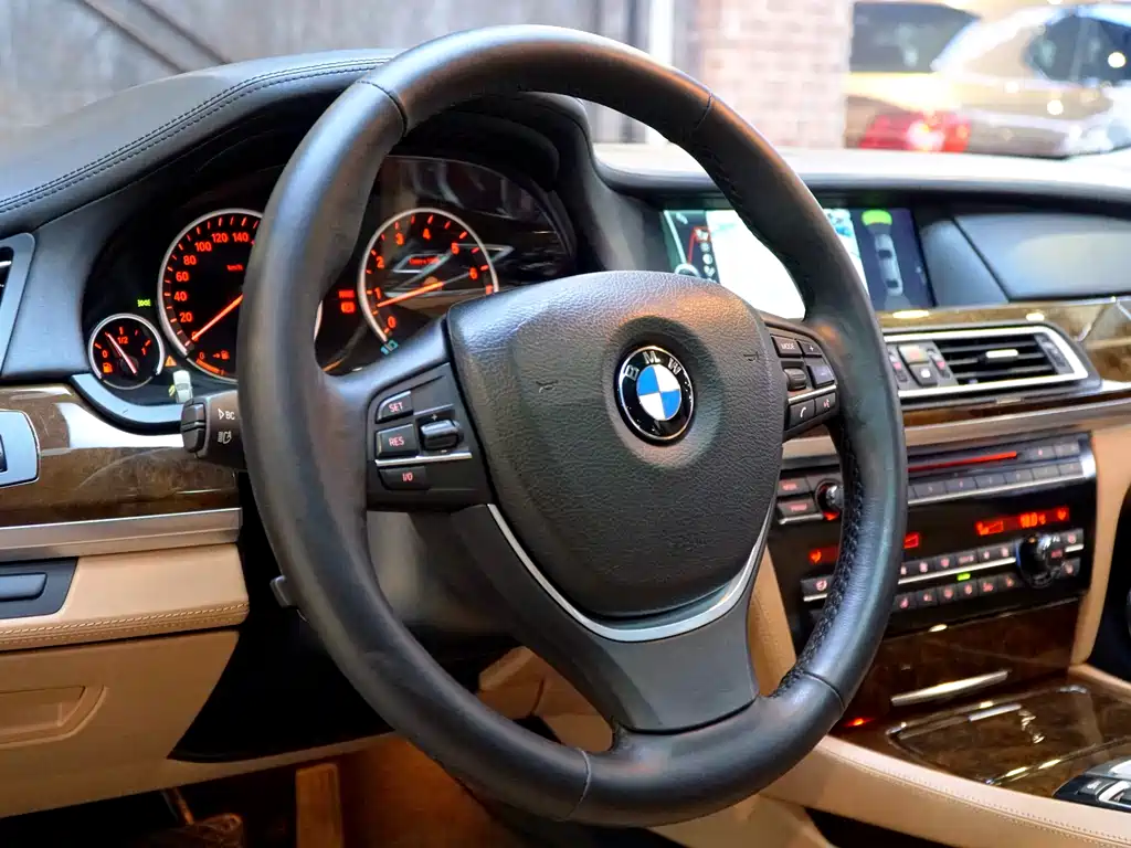 BMW 7 Series 2012 — фото 22