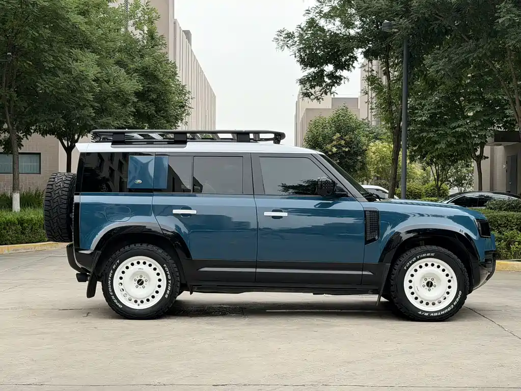 Land Rover Defender 2021 — фото 19