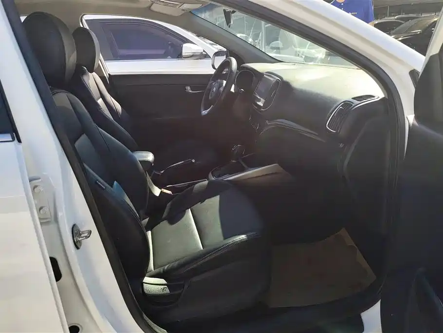 Kia KX3 2015 — фото 8